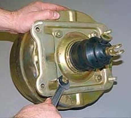 Как заменить вакуумный усилитель тормозов УАЗ-3151, -31512, -31514, -31519