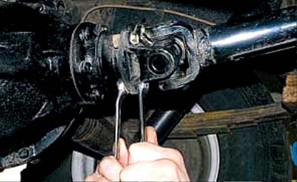 Як зняти карданну передачу автомобіля УАЗ-3151, -31512, -31514, -31519