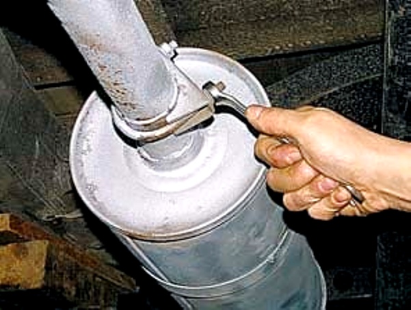Замена элементов системы выпуска отработавших газов УАЗ-3151, -31512, -31514, -31519