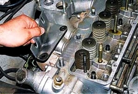 Removal and repair of the cylinder head of the UAZ engine