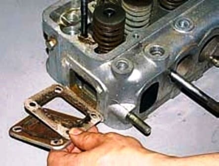 Removal and repair of the cylinder head of the UAZ engine