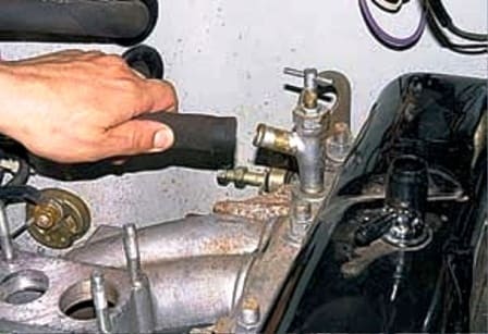 Extracción y reparación de la culata del motor UAZ