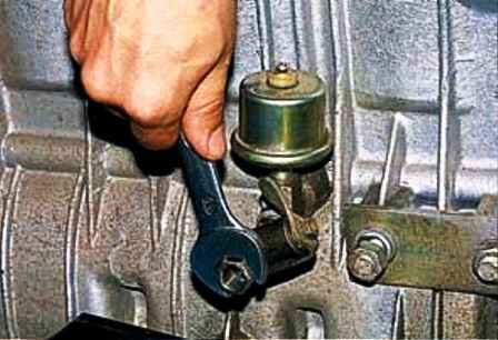 Removal and installation of UAZ oil system elements
