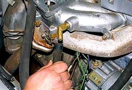 Как снять впускной и выпускной коллектор двигателя автомобиля УАЗ
