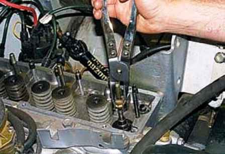 Removing the axis of the rocker arms and replacing the oil seals of the UAZ engine