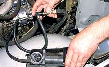 How to remove the oil cooler of a UAZ car