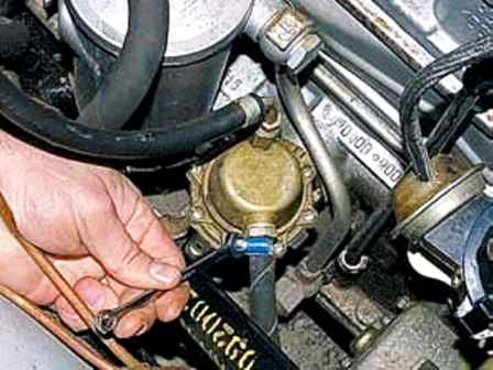UAZ fuel pump maintenance and disassembly
