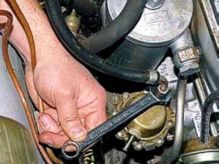 UAZ fuel pump maintenance and disassembly