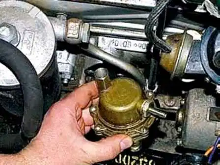 Mantenimiento y desmontaje de la bomba de combustible UAZ