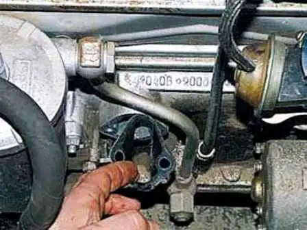 Mantenimiento y desmontaje de la bomba de combustible UAZ