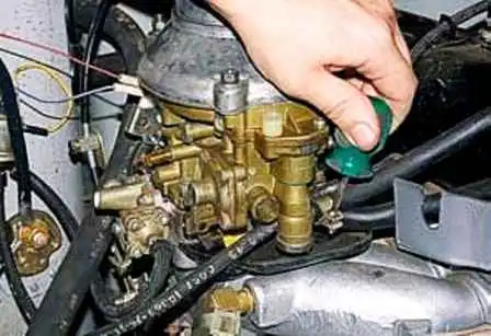 UAZ carburetor maintenance and adjustment