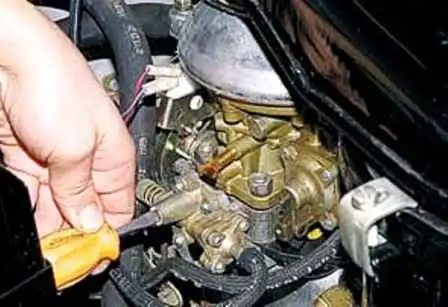 UAZ carburetor maintenance and adjustment