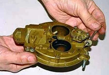 How to disassemble the carburetor K-151 UAZ