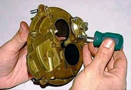 How to disassemble the carburetor K-151 UAZ