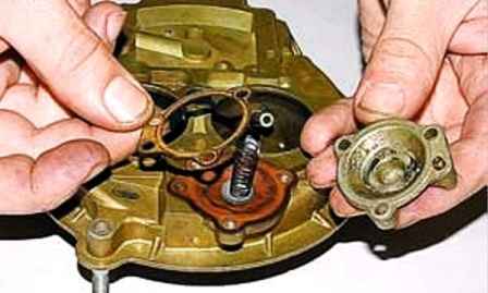 How to disassemble the carburetor K-151 UAZ