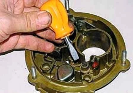 How to disassemble the carburetor K-151 UAZ