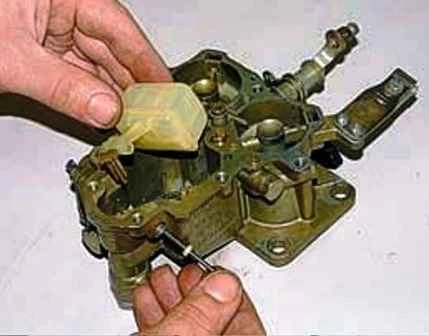 How to disassemble the carburetor K-151 UAZ