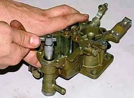 How to disassemble the carburetor K-151 UAZ