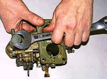 How to disassemble the carburetor K-151 UAZ