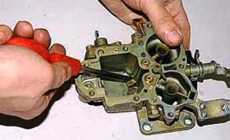 How to disassemble the carburetor K-151 UAZ