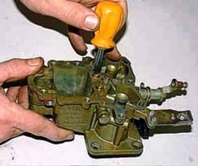 How to disassemble the carburetor K-151 UAZ
