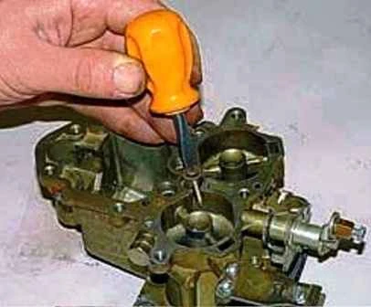 How to disassemble the carburetor K-151 UAZ