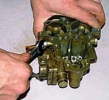 How to disassemble the carburetor K-151 UAZ