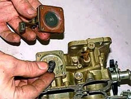 How to disassemble the carburetor K-151 UAZ