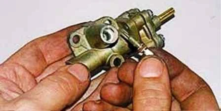 How to disassemble the carburetor K-151 UAZ