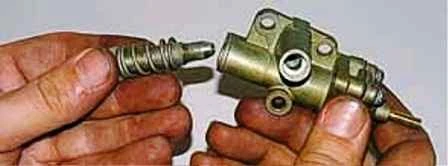 How to disassemble the carburetor K-151 UAZ