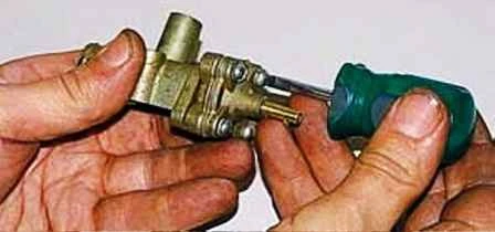 How to disassemble the carburetor K-151 UAZ