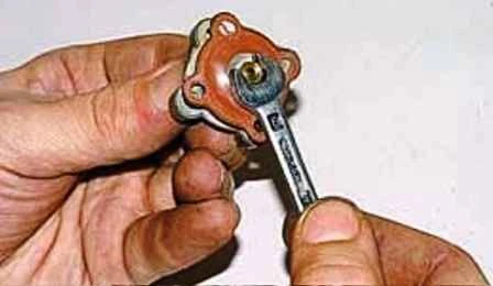 How to disassemble the carburetor K-151 UAZ