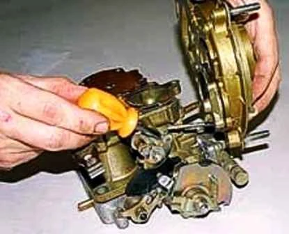 How to disassemble the carburetor K-151 UAZ