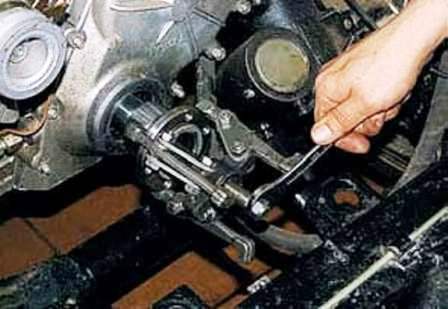 How to replace crankshaft seals for UAZ-3151, -31512, -31514, -31519