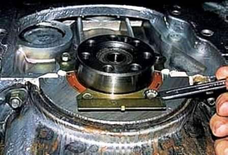 How to replace crankshaft seals for UAZ-3151, -31512, -31514, -31519