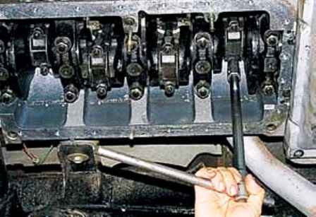 Removing the connecting rod and piston group of the UAZ engine