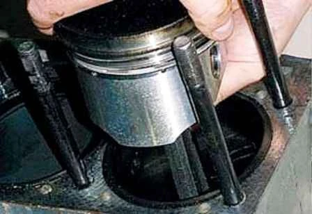Removing the connecting rod and piston group of the UAZ engine