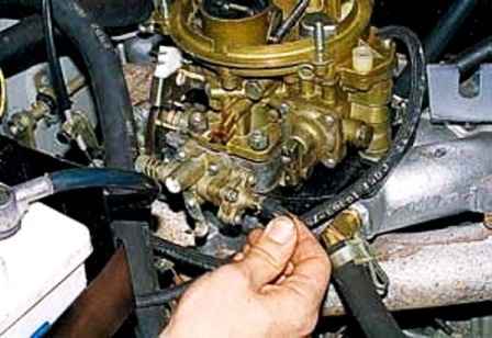 How to remove and install a UAZ car carburetor