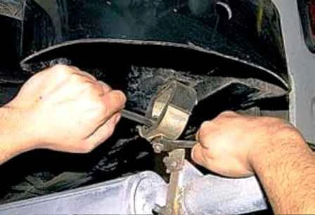 УАЗ шығару жүйесінің элементтерін ауыстыру