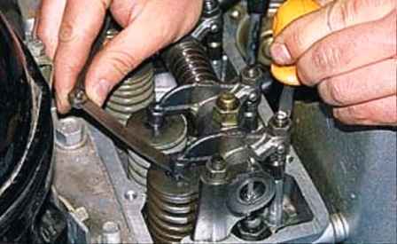 How to adjust the UAZ car engine valve clearances