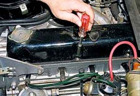 How to adjust the UAZ car engine valve clearances