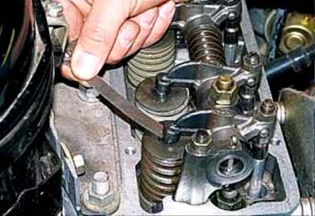 How to adjust the UAZ car engine valve clearances