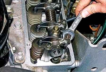 How to adjust the UAZ car engine valve clearances