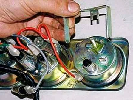 УАЗ автокөлігінің басқару құрылғыларын алу және тексеру