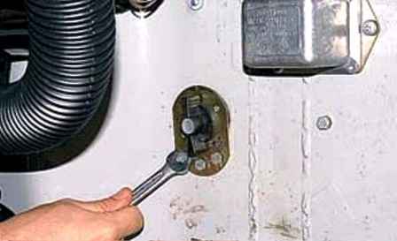 Reemplazo de fusibles e interruptor de masa UAZ