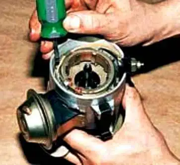 Cómo quitar e instalar el distribuidor de encendido UAZ