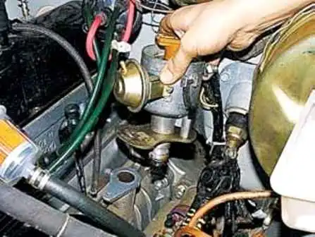 Cómo quitar e instalar el distribuidor de encendido UAZ