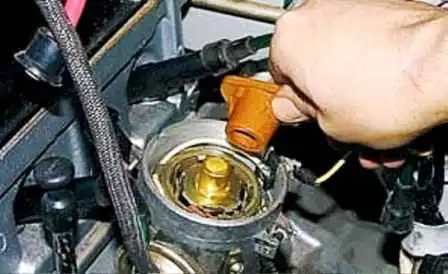 Cómo quitar e instalar el distribuidor de encendido UAZ
