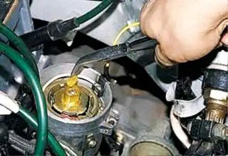 Cómo quitar e instalar el distribuidor de encendido UAZ
