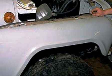Снятие передних съемных частей кузова автомобиля УАЗ